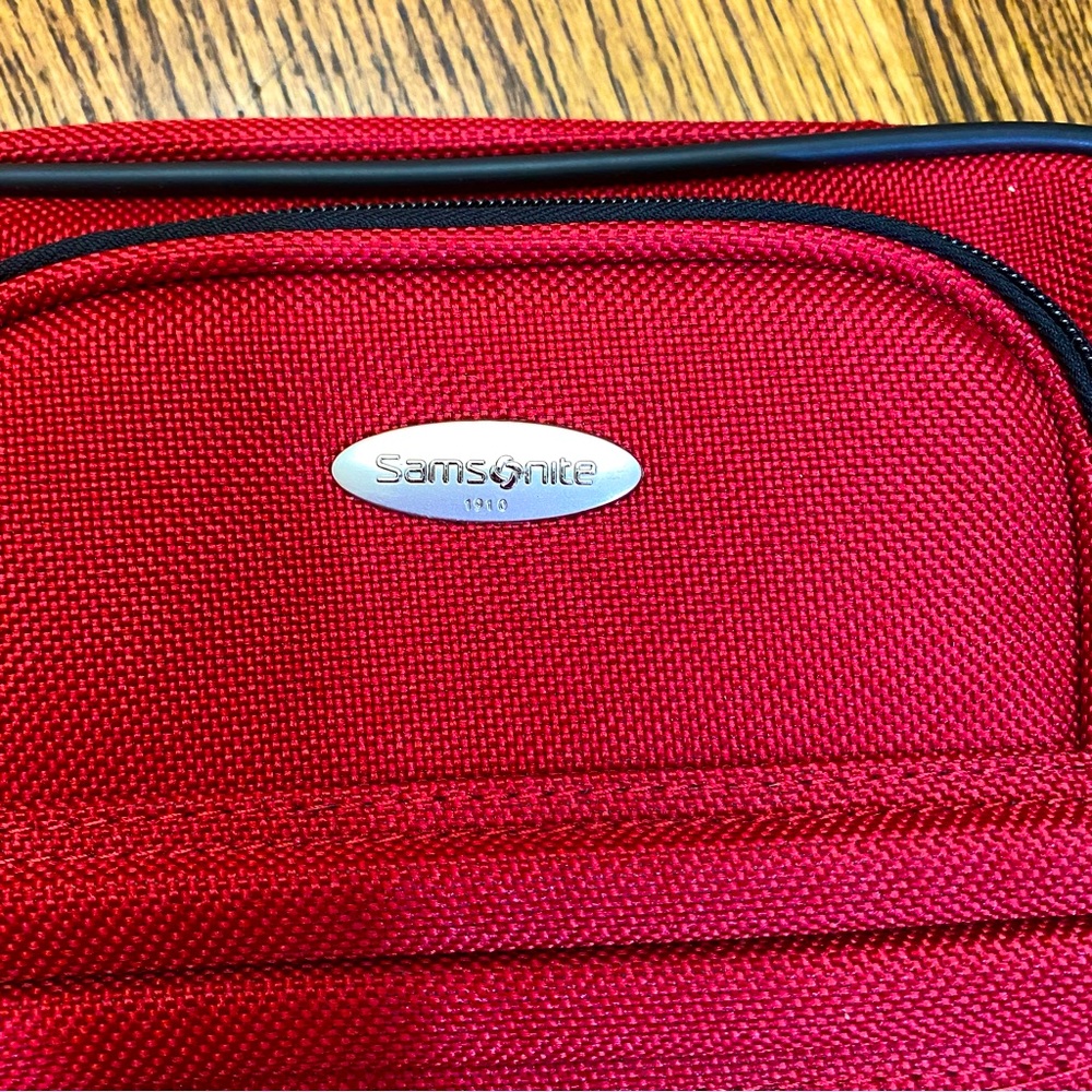 Samsonite toiletry bag , red,NWT
